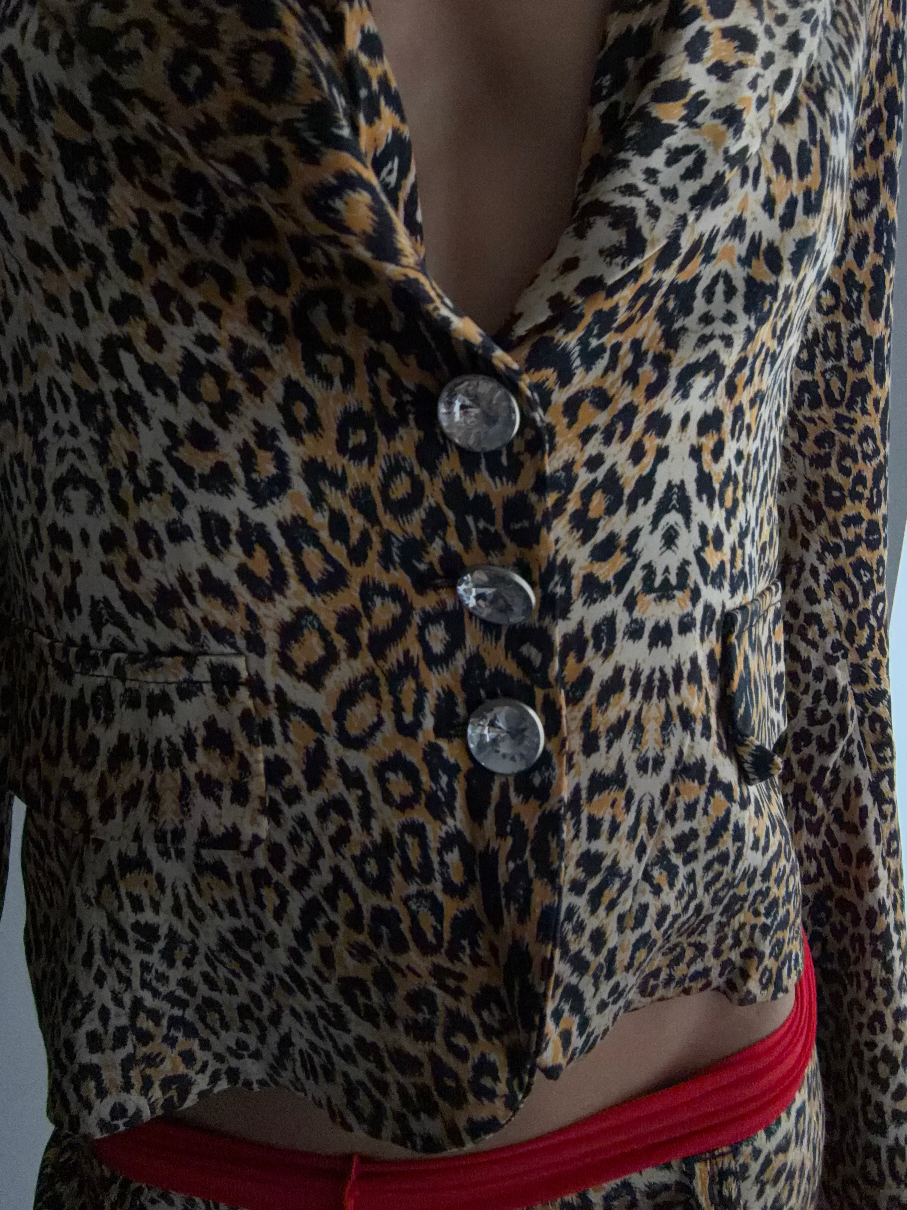 leo suit