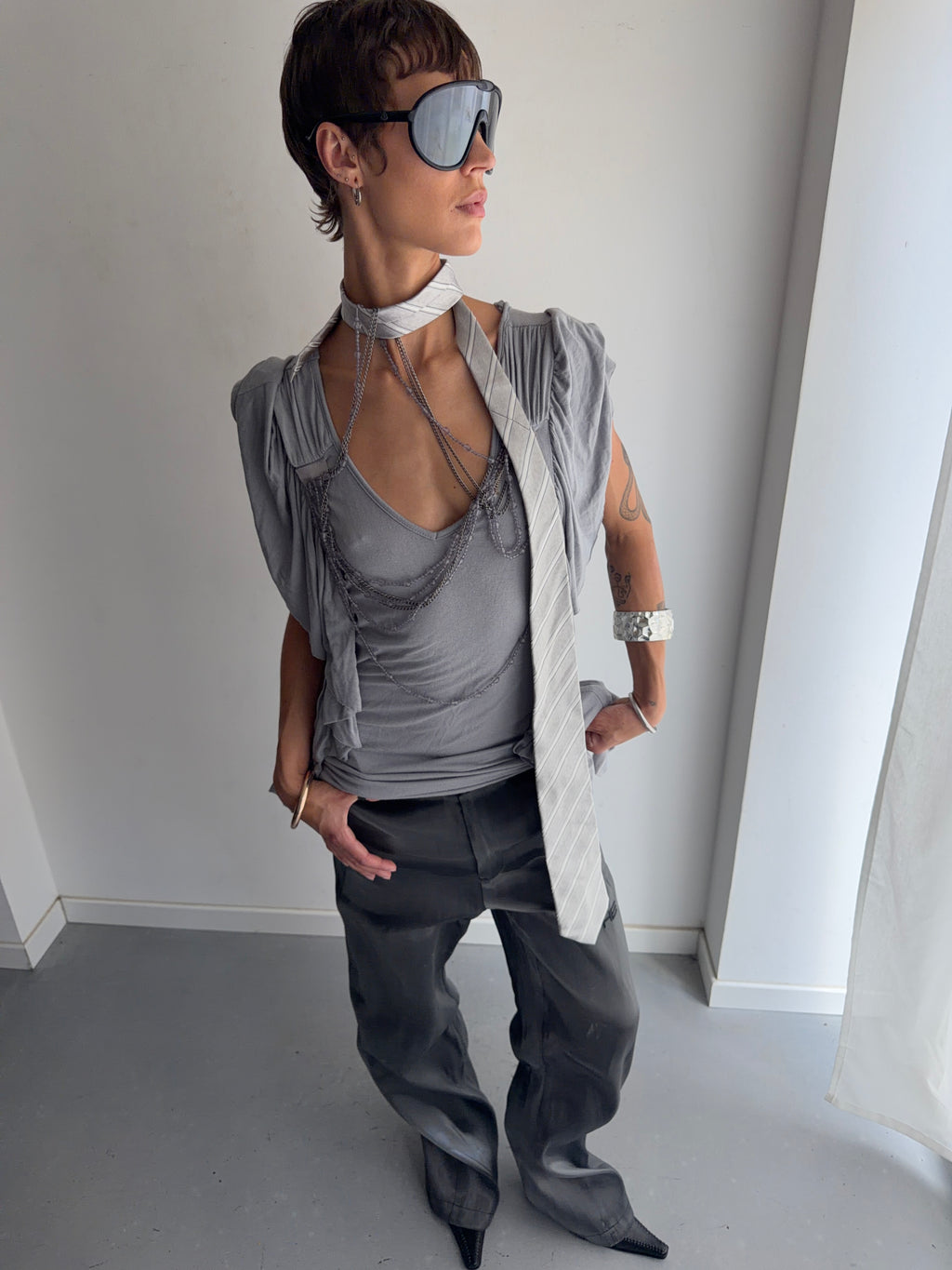 blouse with chains