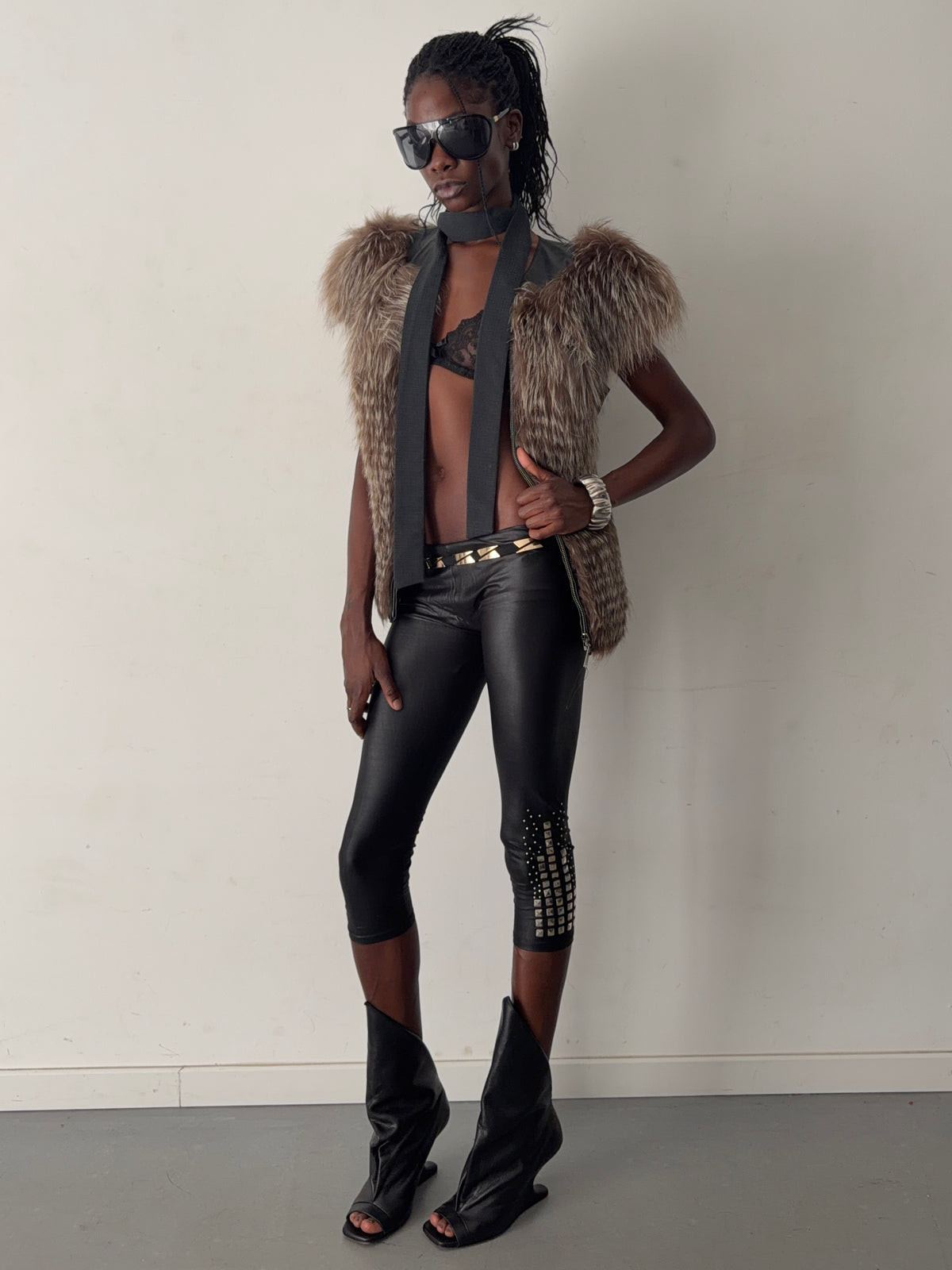 real leather and real fur  vest (M)