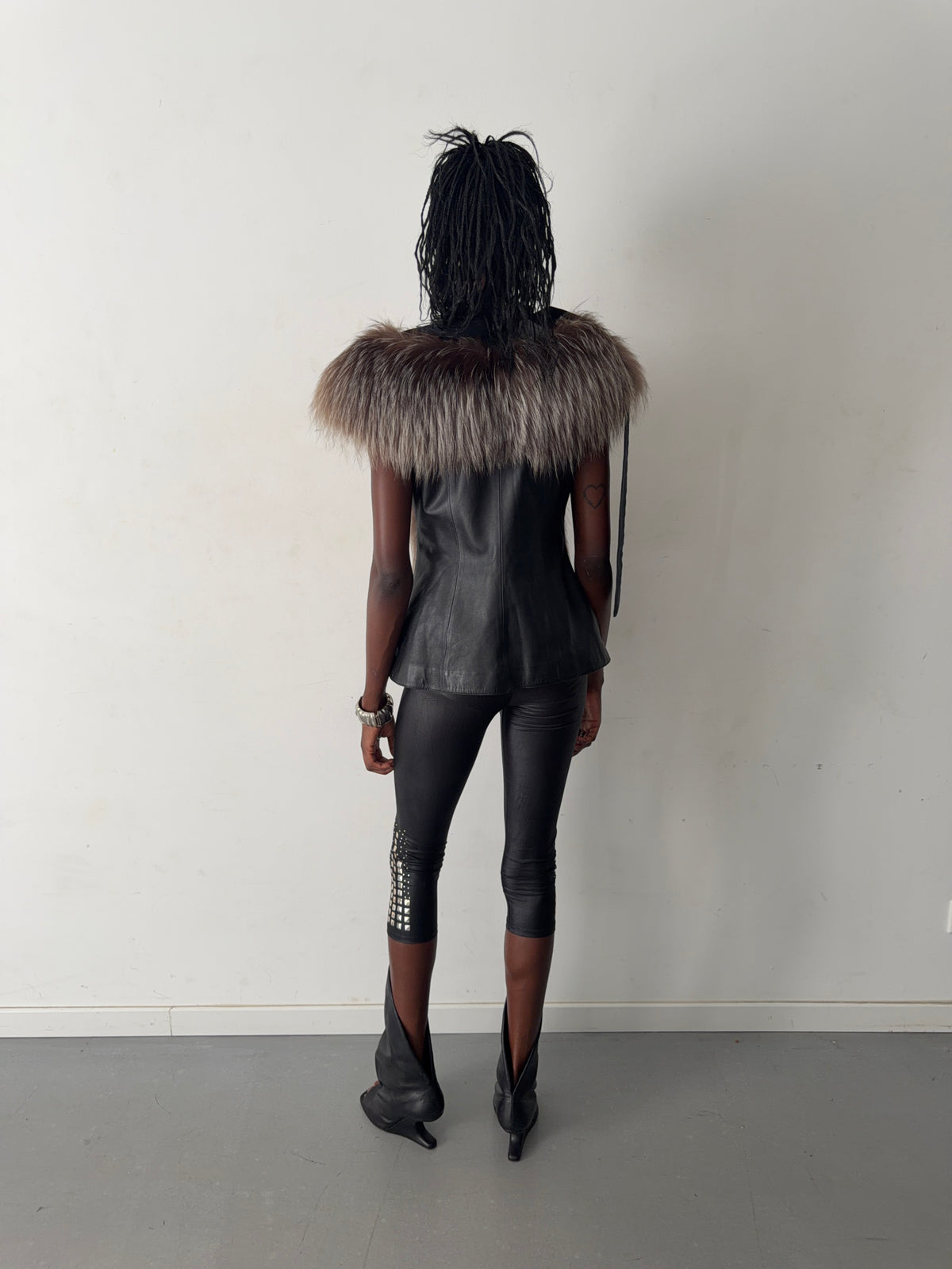 real leather and real fur  vest (M)