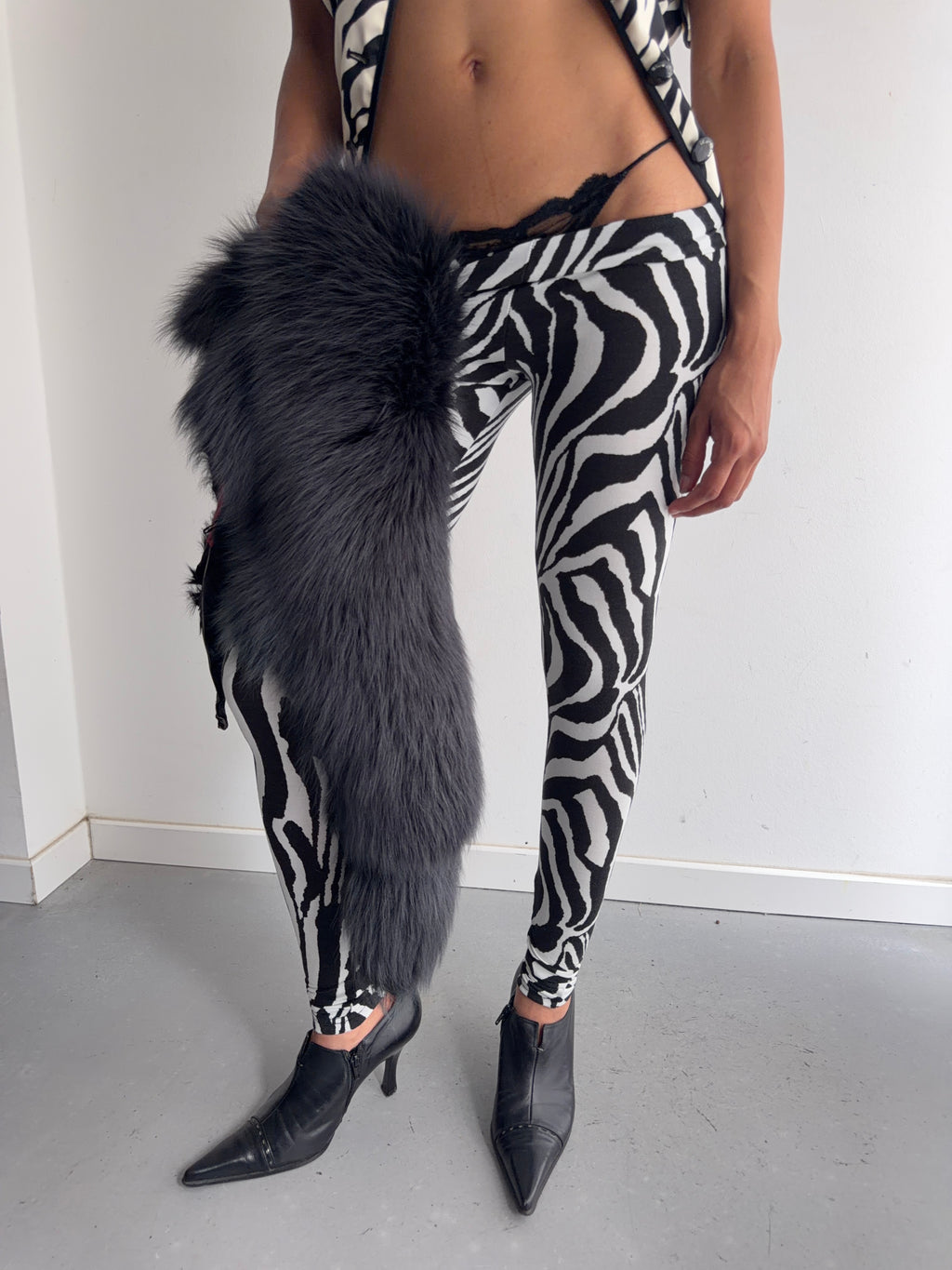 suit legins and top