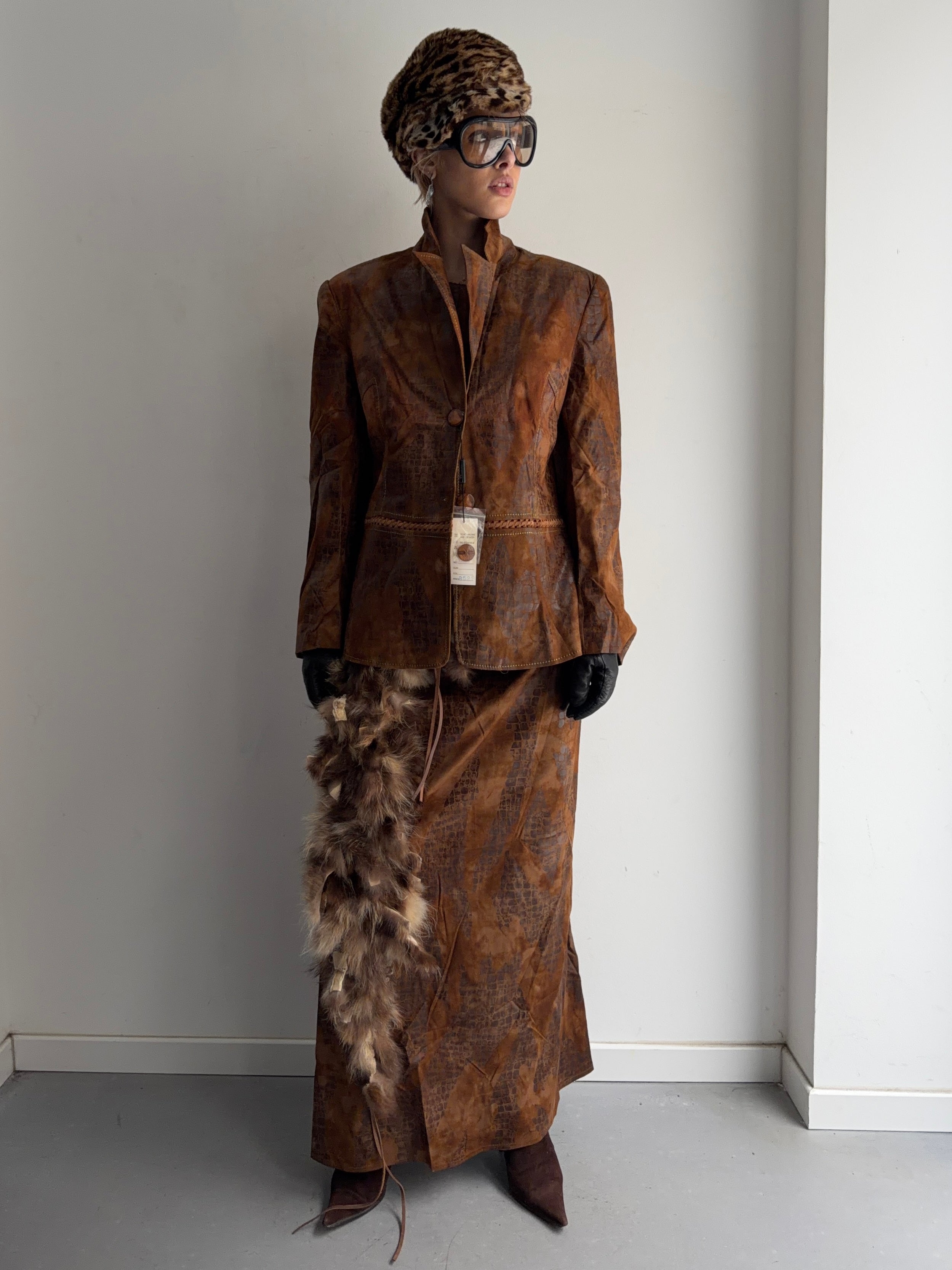 Costume(skirt,top, jacket)