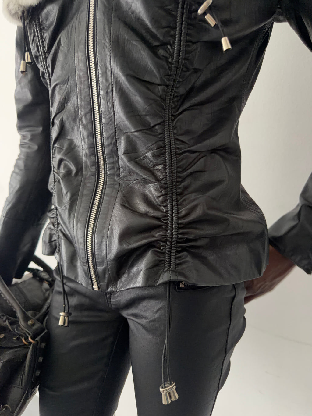 real leahter jacket with real fur collar (M)